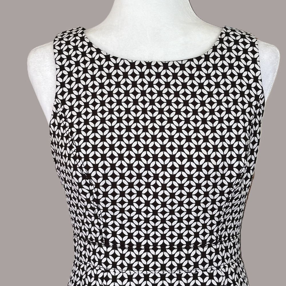 White House Black Market Black White Geometric Knit Dress Size 4 - Picture 9 of 12